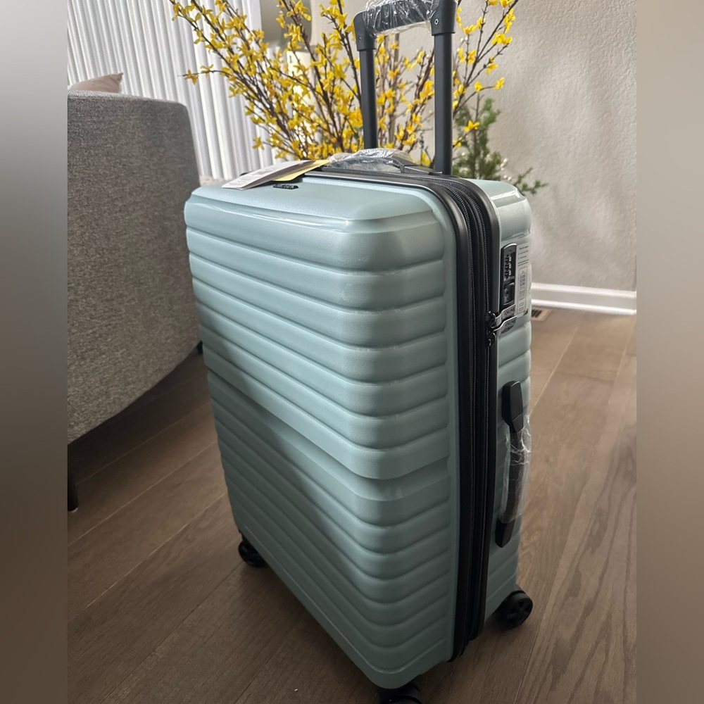 New 🧳🌎🛩️ CALPAK 25” Hardside Spinner Luggage - Picture 1 of 4